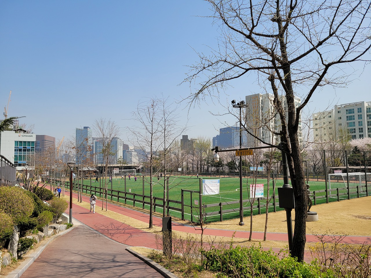 他不拘泥于 他不拘泥于